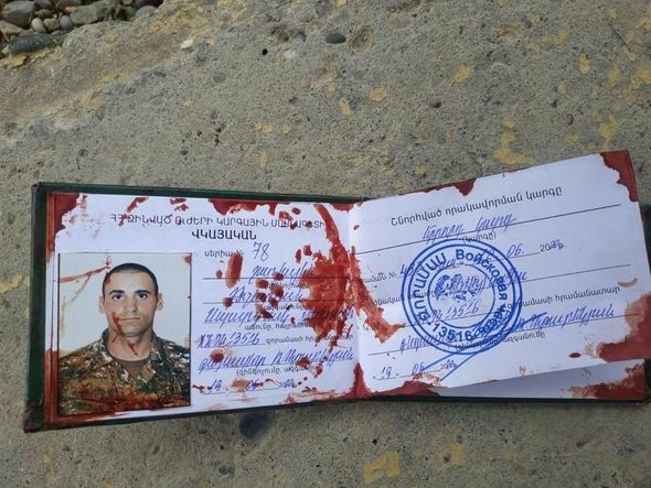 Ordumuz tərəfindən öldürülən erməni komandirin vəsiqəsinin şəkilləri yayıldı -