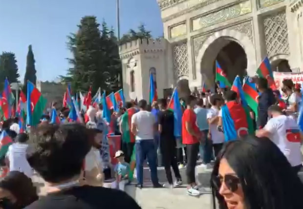 İstanbulda Azərbaycan Ordusuna dəstək aksiyası keçirilib