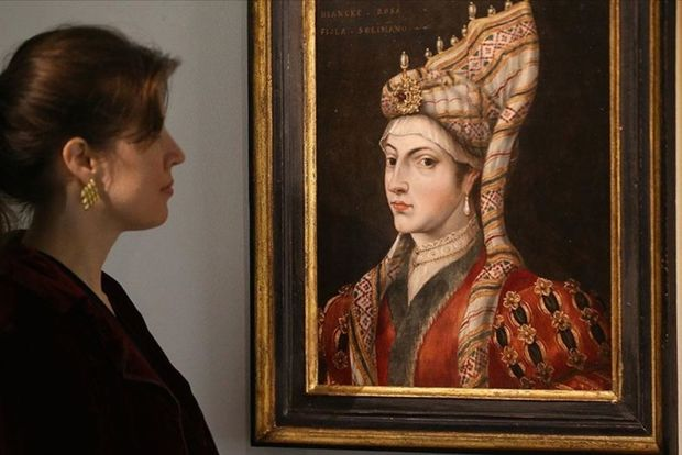 Hürrəm Sultanın 400 illik portreti İngiltərədə 126 min funt-sterlinqə satıldı -