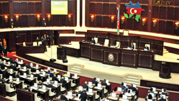 Milli Məclisdə mübahisə: Milli Məclisdə mübahisə: