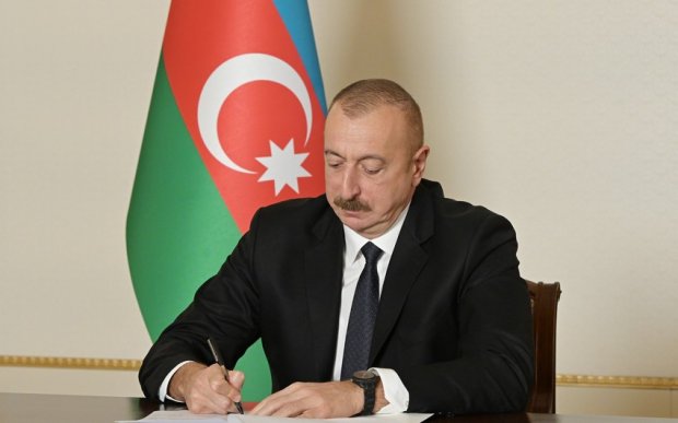 Prezident məhkəmə hakimləri ilə bağlı qanuna dəyişikliyi təsdiqləyib