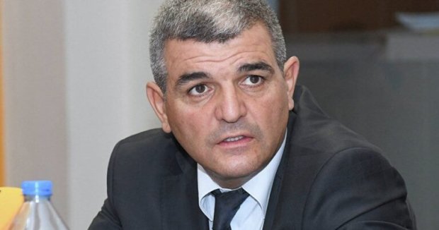 "Sən kimsən ki, məscidin üzərinə Azərbaycan bayrağından fərqli bayraq asırsan?"