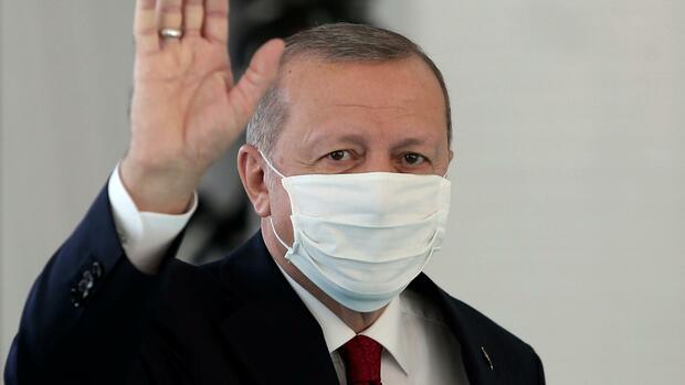 Ərdoğanla bağlı status yazdı, həbs olundu