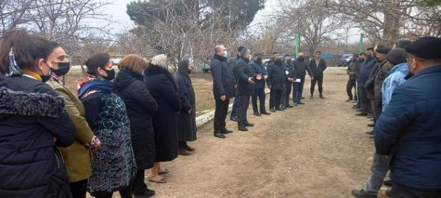 İcra başçısı qəsəbə sakinlərinin problem və təkliflərini dinlədi