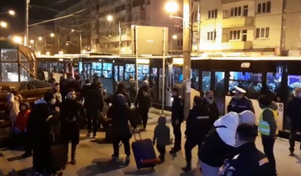 Ukraynanı tərk edən 1000-dən çox azərbaycanlı bu gün Rumıniyaya gəlib Ukraynanı tərk edən 1000-dən çox azərbaycanlı bu gün Rumıniyaya gəlib