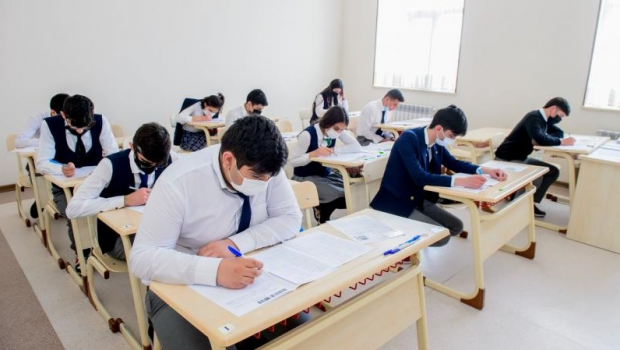 Buraxılış imtahanlarının cavablarını tələbələr yoxlayıb - Buraxılış imtahanlarının cavablarını tələbələr yoxlayıb -