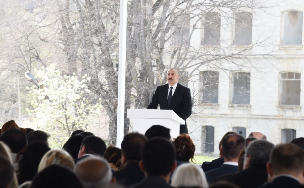 Prezident: "Ana dili bütün Azərbaycan vətəndaşlarını birləşdirən əsas faktordur"
