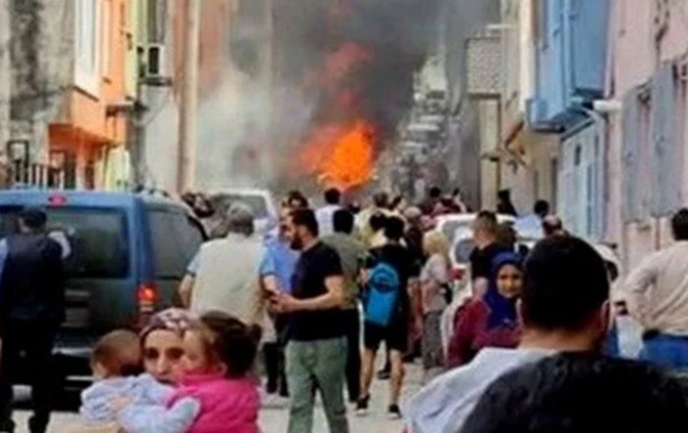 Türkiyədə təyyarə evlərin arasına düşdü, pilotlar öldü Türkiyədə təyyarə evlərin arasına düşdü, pilotlar öldü
