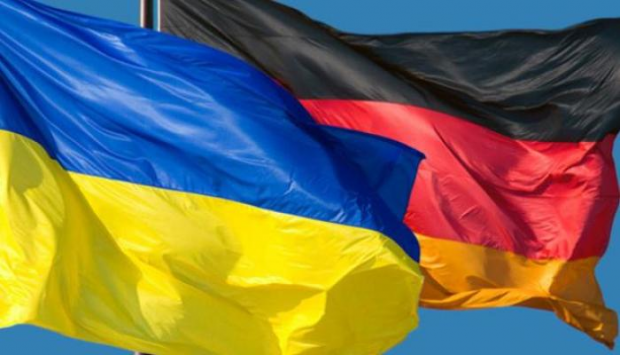 Almaniyada Ukrayna bayrağına