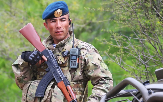 Tacikistanda antiterror əməliyyatı zamanı 1 zabit öldü, 13 hərbçi yaralandı