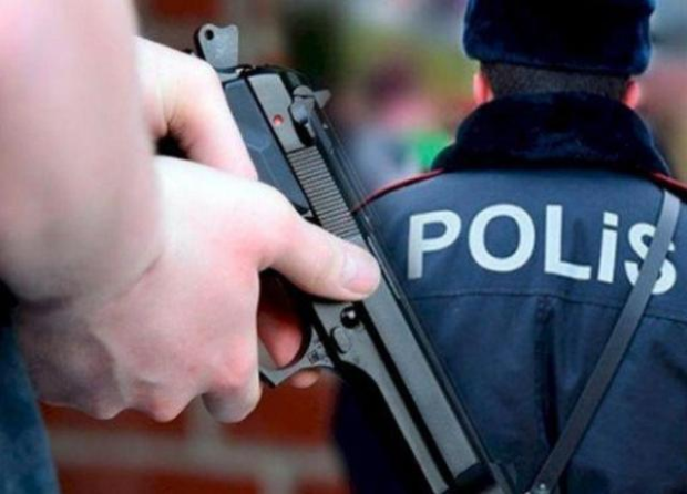 Azərbaycanda polis ehtiyatsızlıqdan özünü güllələdi