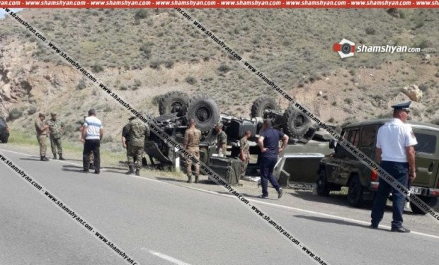 Ermənistanda hərbi maşın qəzaya uğradı