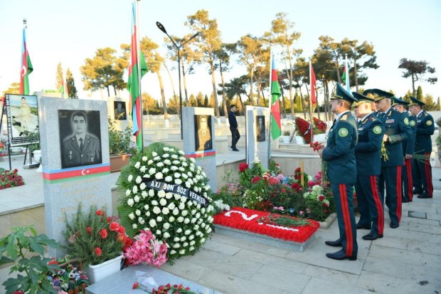 DSX rəisi Şəhidlər xiyabanını ziyarət etdi DSX rəisi Şəhidlər xiyabanını ziyarət etdi