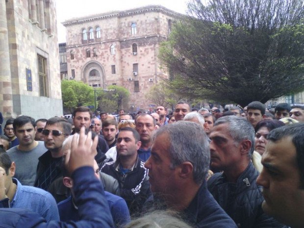 İrəvanda aksiya: Hökumət üzvləri “Yerablur”a buraxılmır İrəvanda aksiya: Hökumət üzvləri “Yerablur”a buraxılmır