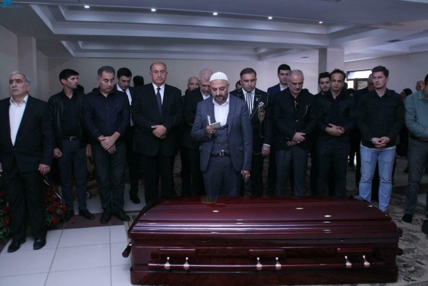 Ruhəngiz Qasımova son mənzilə yola salındı Ruhəngiz Qasımova son mənzilə yola salındı