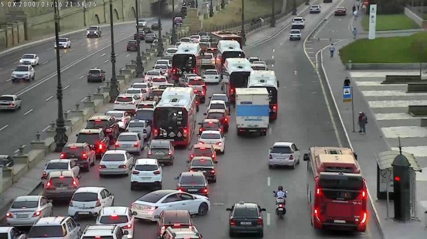 Bakıda 147 avtobusun hərəkət intervalında gecikmələr var Bakıda 147 avtobusun hərəkət intervalında gecikmələr var