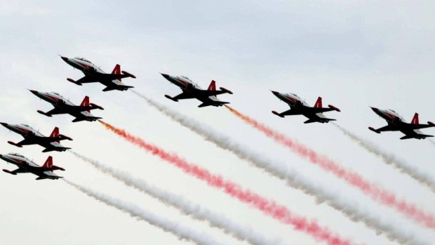 Türk Şahinləri Tunisdə ŞOU göstərdi Türk Şahinləri Tunisdə ŞOU göstərdi
