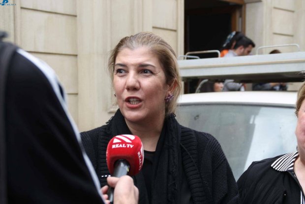 Ruhəngiz Qasımovanın qızı: "Anam on günün içində vəfat etdi"