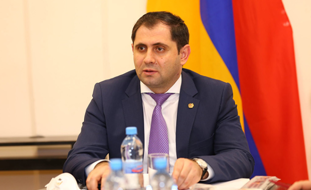 Ermənistanın müdafiə naziri Hindistana getdi Ermənistanın müdafiə naziri Hindistana getdi
