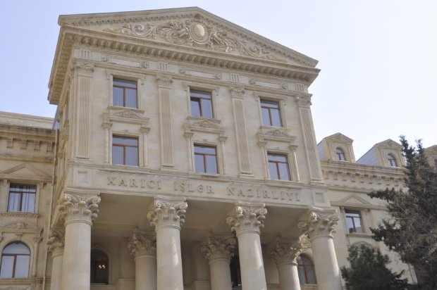 Vaşinqtondakı səfirliyimizin maşını atəşə tutuldu Vaşinqtondakı səfirliyimizin maşını atəşə tutuldu