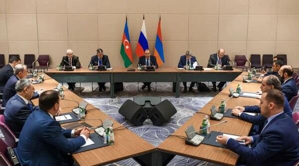 Bayramov, Lavrov və Mirzoyan arasında görüş başlayıb Bayramov, Lavrov və Mirzoyan arasında görüş başlayıb