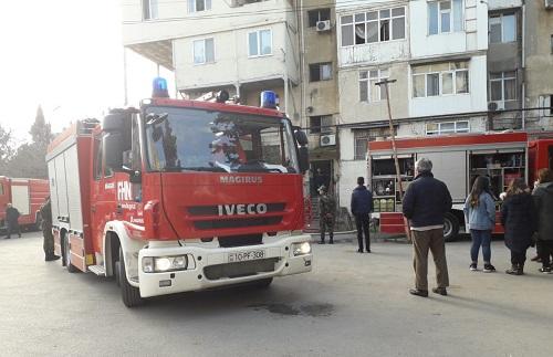 Bakıda yaşayış binasında yanğın