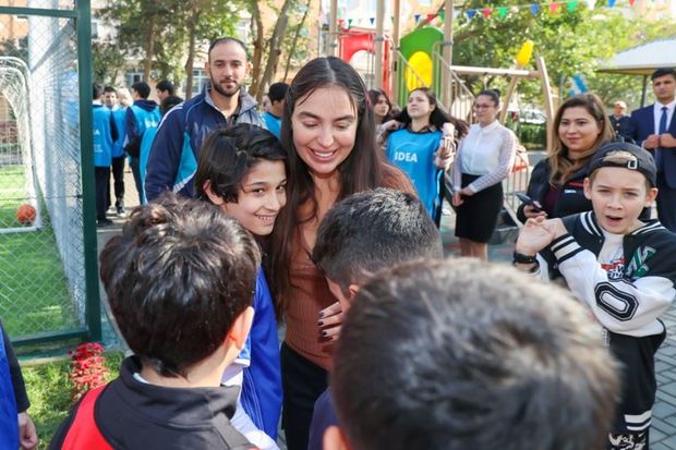 Leyla Əliyevanın iştirakı ilə növbəti abadlaşdırılmış həyətin açılışı olub Leyla Əliyevanın iştirakı ilə növbəti abadlaşdırılmış həyətin açılışı olub