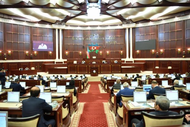 Parlament büdcə zərfinin müzakirəsinə başladı Parlament büdcə zərfinin müzakirəsinə başladı
