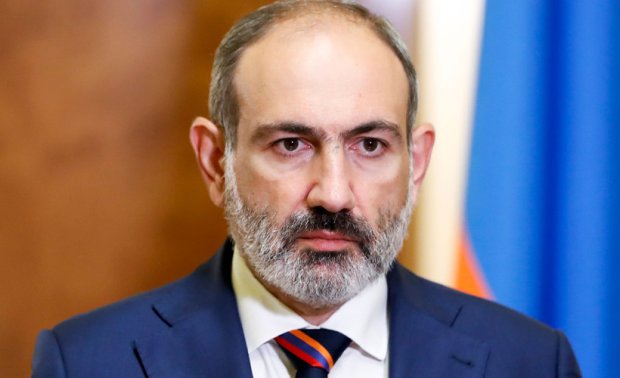 Paşinyan bir neçə meydanda “rəqs edir” – General Paşinyan bir neçə meydanda “rəqs edir” – General
