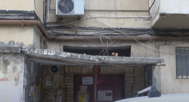 Bakıda bu binanın sakinləri təhlükə ilə üz-üzədir Bakıda bu binanın sakinləri təhlükə ilə üz-üzədir