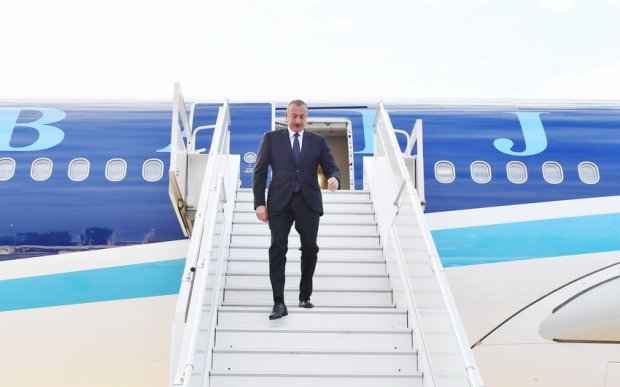 İlham Əliyev Albaniyaya dövlət səfərinə gedib İlham Əliyev Albaniyaya dövlət səfərinə gedib