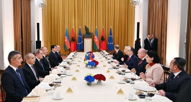 Azərbaycan və Albaniya prezidentlərinin rəsmi lanç əsnasında geniş tərkibdə görüşü olub