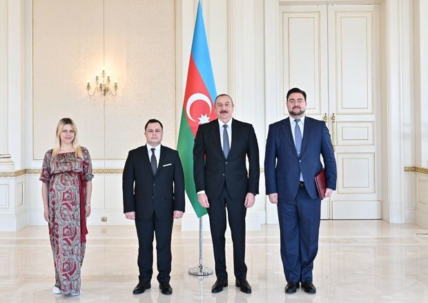İlham Əliyev Moldovanın ölkəmizə yeni təyin olunan səfirini qəbul etdi -