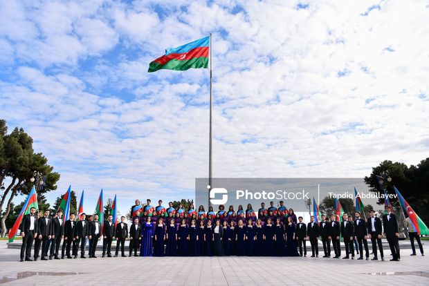 Bakı Bulvarında Dövlət Bayrağı Günü ilə bağlı tədbirlər keçirilib Bakı Bulvarında Dövlət Bayrağı Günü ilə bağlı tədbirlər keçirilib