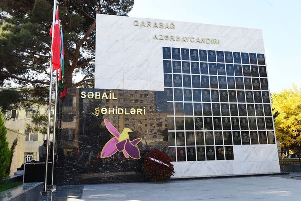 Vətən uğrunda canlarından keçən 91 şəhidin foto-güşəsi əks edilmiş abidə kompleksinin açılışı olub Vətən uğrunda canlarından keçən 91 şəhidin foto-güşəsi əks edilmiş abidə kompleksinin açılışı olub