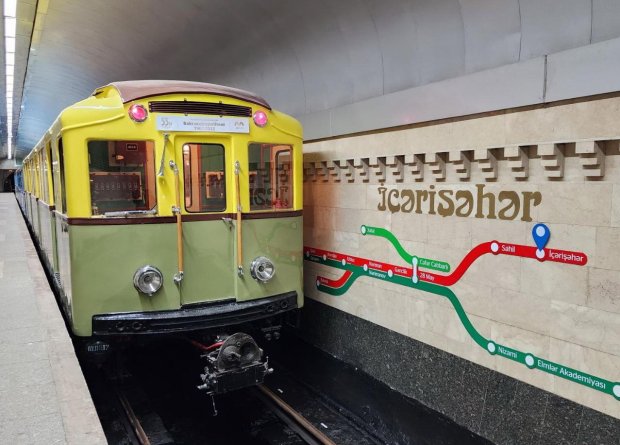 Bakı metrosunda retro vaqonlar nümayiş olunur Bakı metrosunda retro vaqonlar nümayiş olunur