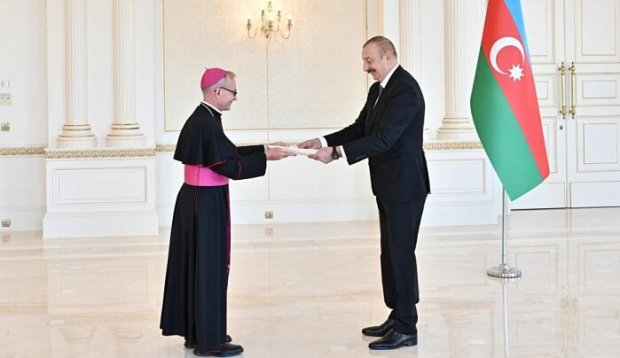 Prezident Solçinskinin etimadnaməsini qəbul etdi