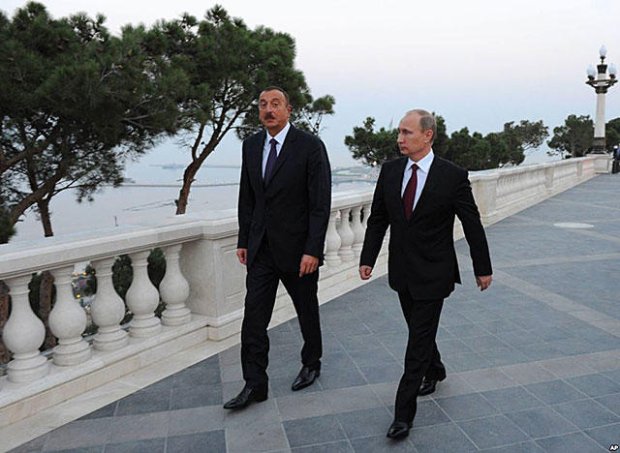 Putin Nikolla görüşdən öncə Əliyevə zəng etdi