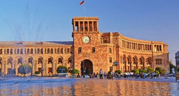 Ermənistanın təhsil naziri istefa verib Ermənistanın təhsil naziri istefa verib