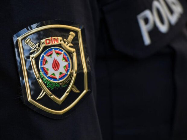 Azyaşlını döyən polisdən Azyaşlını döyən polisdən