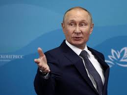 Putin Belarusa gedir