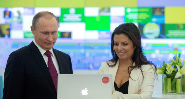Putin Simonyanı təltif etdi Putin Simonyanı təltif etdi