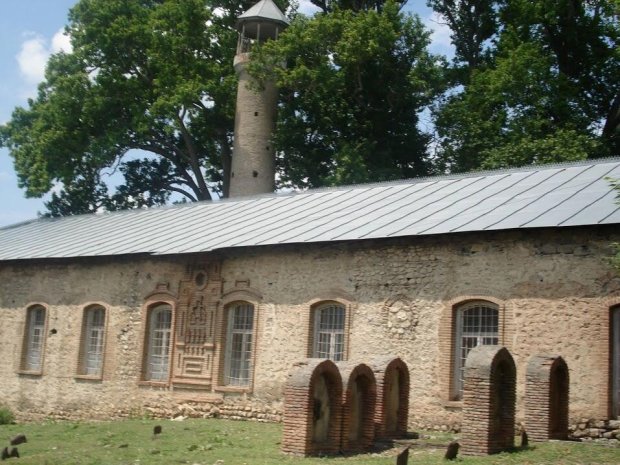 Şəki Xan məscidi-qəbiristanlıq kompleksi bərpa olundu