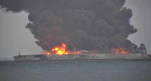 Rusiyanın neft tankeri yandı