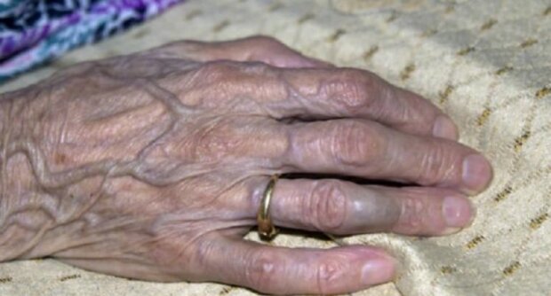 71 yaşlı qadını öldürüb evindən pul və qızıl apardılar