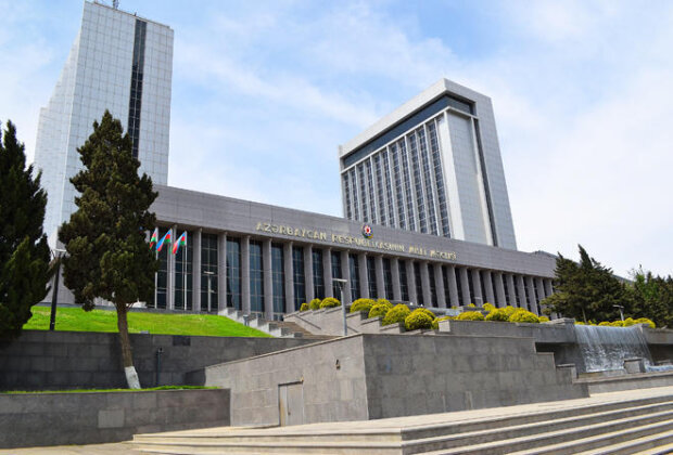 Deputatlar Vyanaya gedir Deputatlar Vyanaya gedir