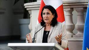 Zurabişvili Zelenskidən niyə inciyib? Zurabişvili Zelenskidən niyə inciyib?
