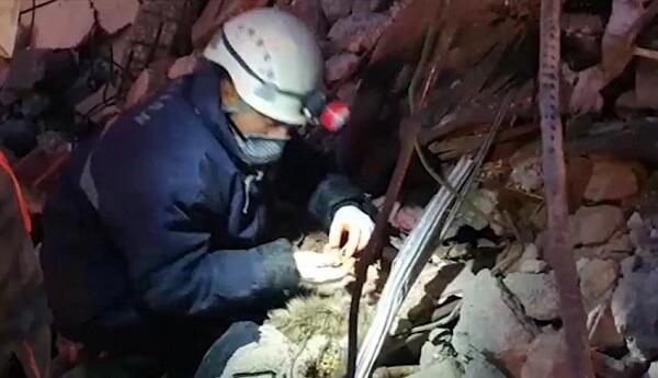 FHN-çilər qızılları türk polisinə təhvil verdi FHN-çilər qızılları türk polisinə təhvil verdi