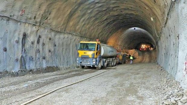 Toğanalı-Kəlbəcər tunelində fəhlə faciəvi şəkildə öldü Toğanalı-Kəlbəcər tunelində fəhlə faciəvi şəkildə öldü