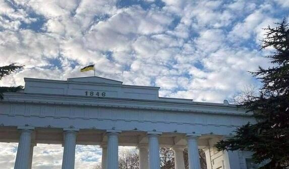 Krımda Ukrayna bayrağı ucaldıldı
